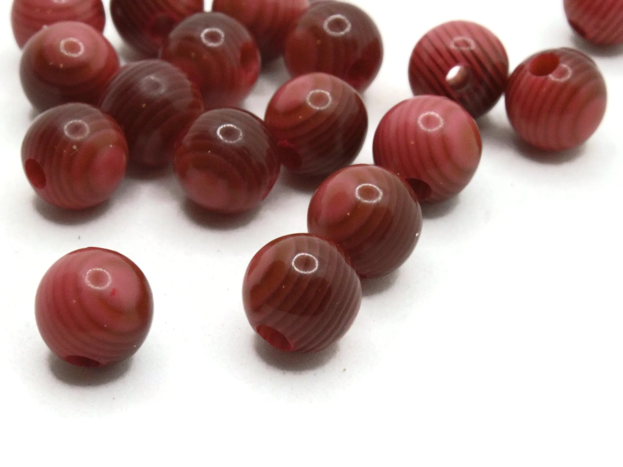 20 10mm Vintage Red Striped Round Resin Beads