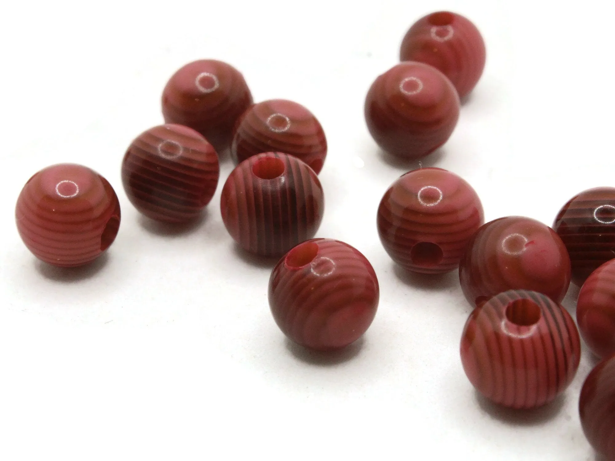 20 10mm Vintage Red Striped Round Resin Beads