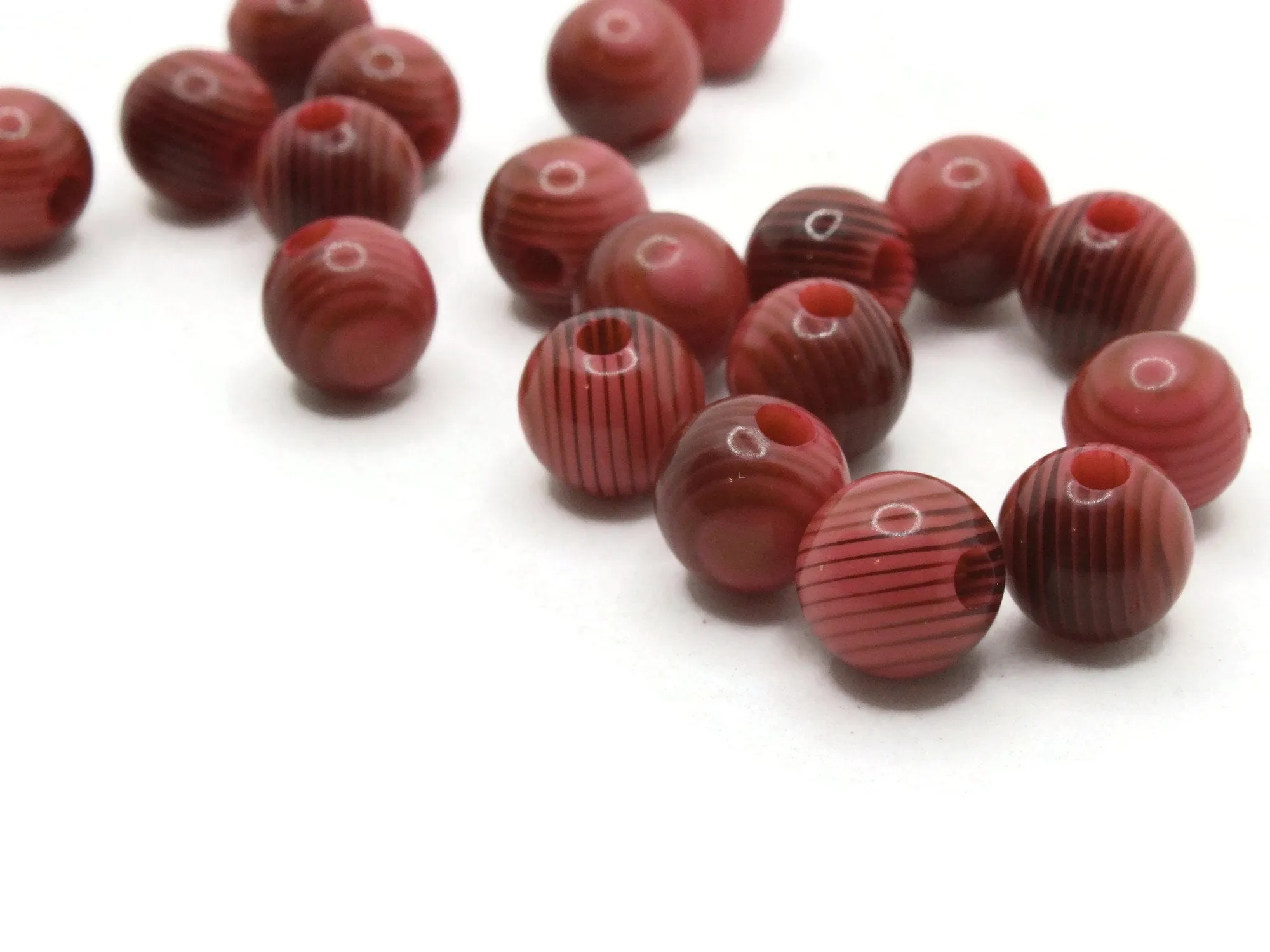 20 10mm Vintage Red Striped Round Resin Beads